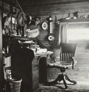 [Roll-top desk with various mounted animals.] September 1918 1915-1919