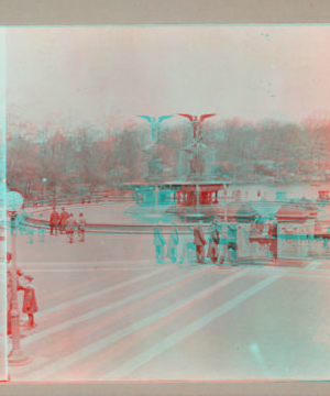 [Sightseers at Bethesda Fountain.] 1915-1919 1915