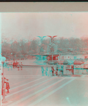 [Sightseers at Bethesda Fountain.] 1915-1919 1915